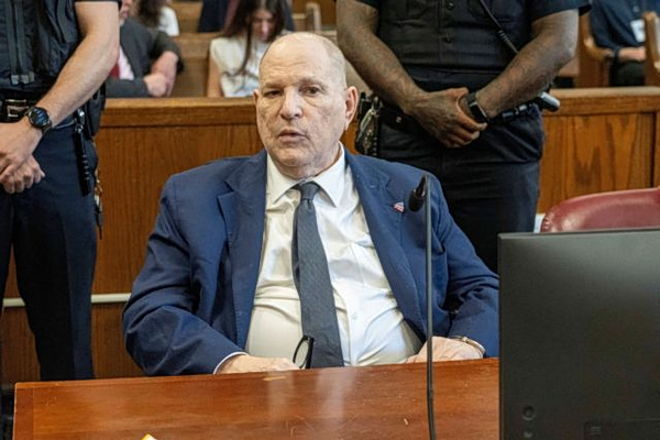 Ο Χάρβεϊ Γουάινσταϊν ξανά στο εδώλιο για βιασμό