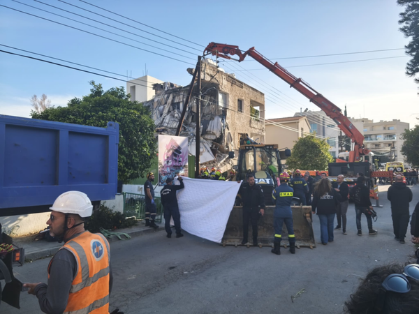 Κύπρος: Δύο οι νεκροί από την κατάρρευση πολυκατοικίας – Συνεχίζονται οι έρευνες στα συντρίμμια