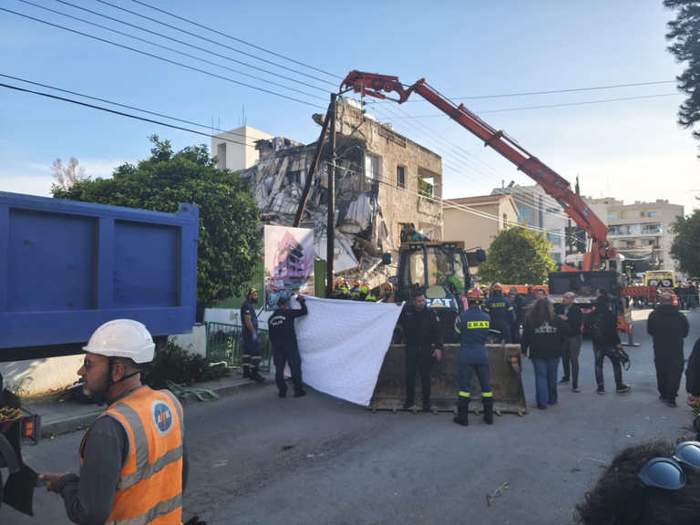 Κύπρος: Δύο οι νεκροί από την κατάρρευση πολυκατοικίας – Συνεχίζονται οι έρευνες στα συντρίμμια