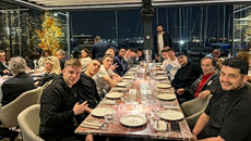 Ο Άλεκ Πίτερς έκανε το τραπέζι στους πρωταθλητές Εφήβους του Ολυμπιακού (pics)