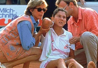 Συμπληρώθηκαν 33 χρόνια από την επίθεση με μαχαίρι στην Μόνικα Σέλες (vid)