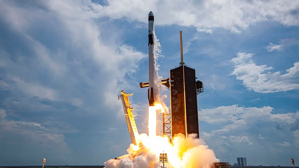 Παλιός πύραυλος της SpaceX θα στουκάρει στη Σελήνη με ταχύτητα μετεωρίτη