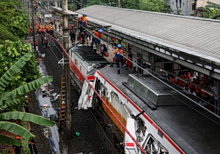 Ινδονησία: Τουλάχιστον 5 νεκροί σε σύγκρουση τρένων – Μεγάλη επιχείρηση έρευνας και διάσωσης