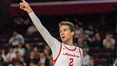 Γκέι βολεϊμπολίστας σε κολέγιο της Καλιφόρνια έγινε viral με τους πανηγυρισμούς του (vids)