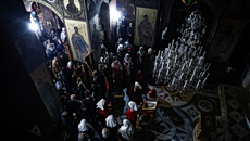 Ρωσική Εκκλησία: Μπότια, κρότοι, βάγια και χορωδία – Η ξεχωριστή πρώτη Ανάσταση