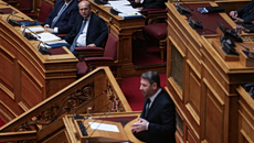 Πρόωρες εκλογές: Η κυβέρνηση Μητσοτάκη κλείνει το μάτι στο ΠΑΣΟΚ να καταθέσει πρόταση μομφής