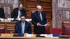 Βουλή: Μου θυμίζετε το αρνί που θέλει να έρθει το Πάσχα η αλαζονική απάντηση Χατζηδάκη στον Ανδρουλάκη που ζητά εκλογές