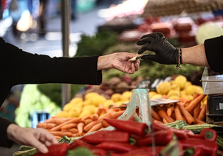 Ακρίβεια: Ανεβαίνουν οι τιμές παραγωγού στην Ευρωζώνη – Έρχεται νέο κύμα ανατιμήσεων το καλοκαίρι