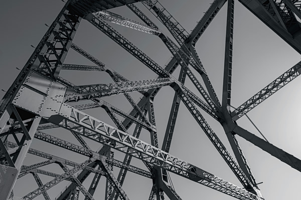 Ο Τραμπ επιβάλλει δασμούς 10 – 50% σε εισαγωγές χάλυβα, αλουμινίου και χαλκού