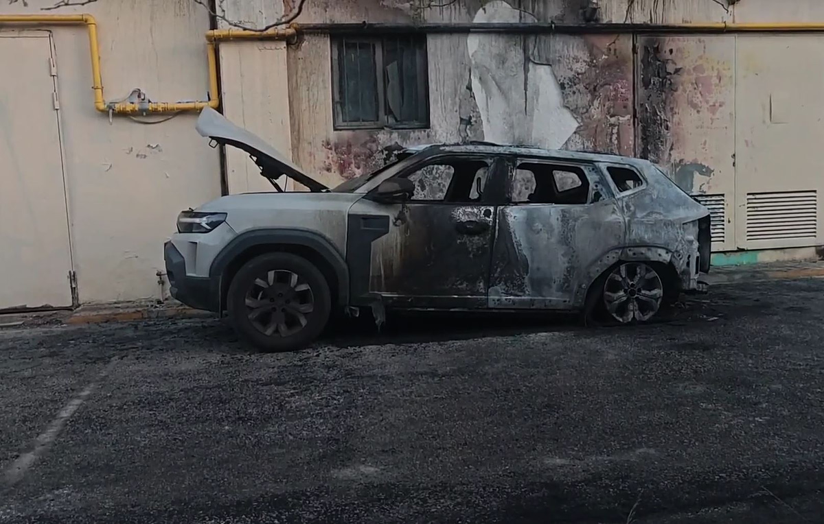 Εμπρηστική επίθεση στην Πανεπιστημιούπολη – Αυτό είναι το ΙΧ του καθηγητή Καρώνη που κάηκε ολοσχερώς