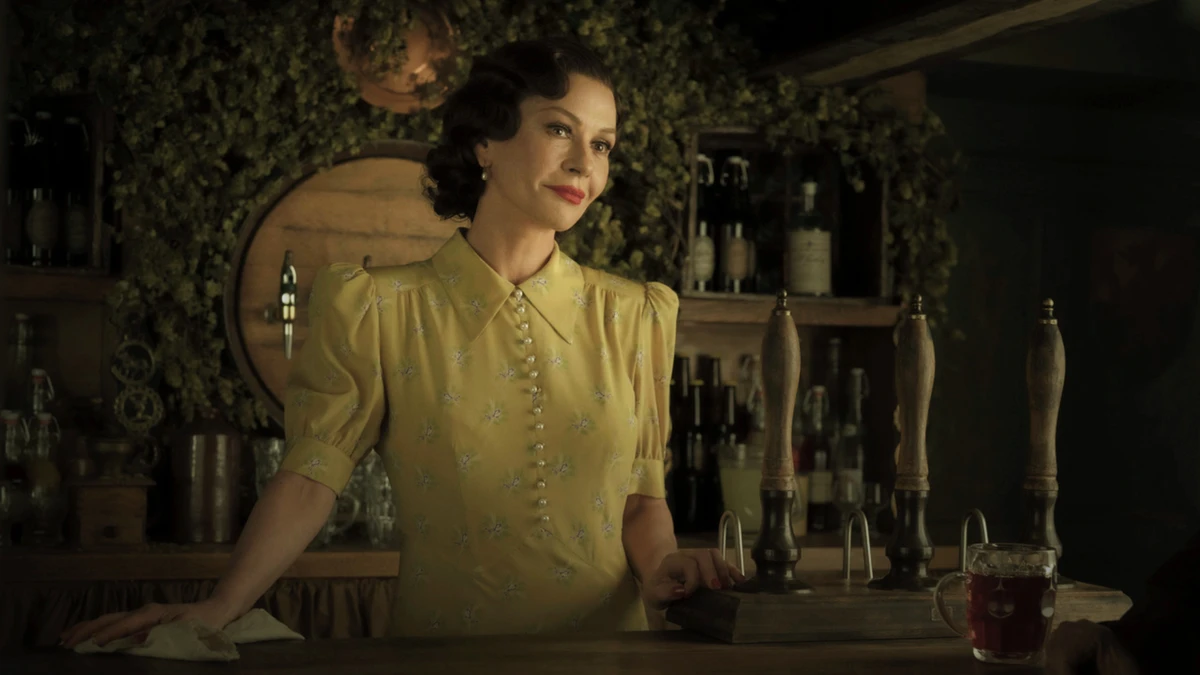 Η Κάθριν Ζέτα-Τζόουνς ενώνει (κινηματογραφικές) δυνάμεις με τον Χόπκινς