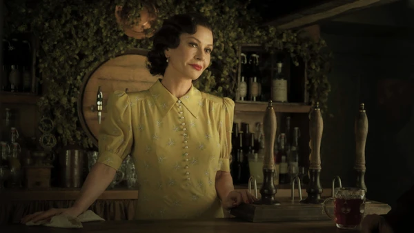 Η Κάθριν Ζέτα-Τζόουνς ενώνει (κινηματογραφικές) δυνάμεις με τον Χόπκινς