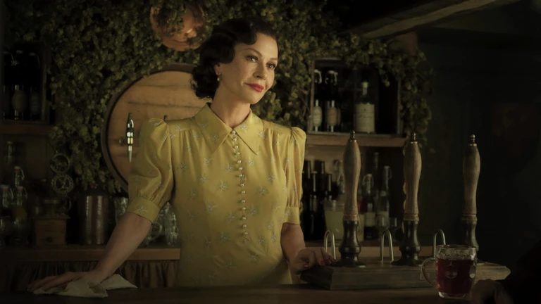 Η Κάθριν Ζέτα-Τζόουνς ενώνει (κινηματογραφικές) δυνάμεις με τον Χόπκινς