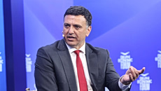 Ο Βασίλης Κικίλιας κρούει κώδωνα κινδύνου για την κρίση στο Ορμουζ και το κόστος της πράσινης μετάβασης στη ναυτιλία