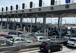 Κίνηση: Αυξημένη σε δρόμους και λιμάνια όσο κορυφώνεται η έξοδος των τελευταίων εκδρομέων του Πάσχα