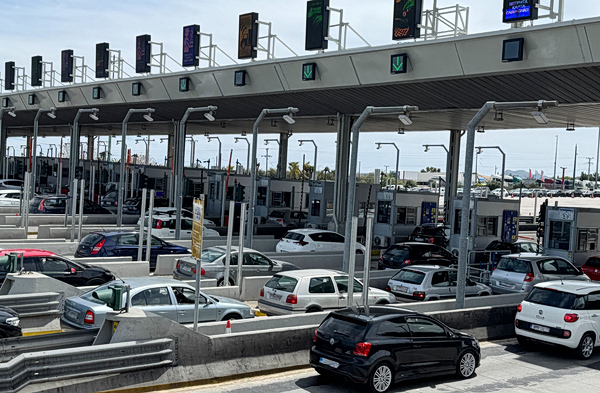 Κίνηση: Αυξημένη σε δρόμους και λιμάνια όσο κορυφώνεται η έξοδος των τελευταίων εκδρομέων του Πάσχα