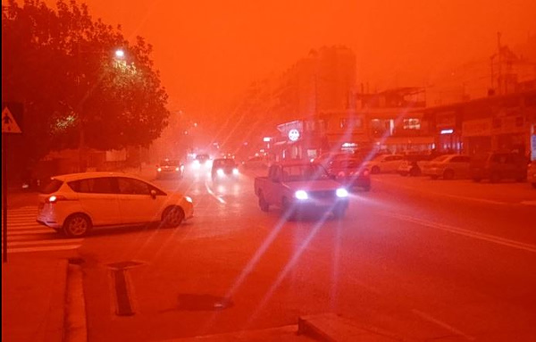Κρήτη: Αποπνικτική η ατμόσφαιρα λόγω της αφρικανικής σκόνης – «Να αποφεύγονται οι άσκοπες μετακινήσεις»