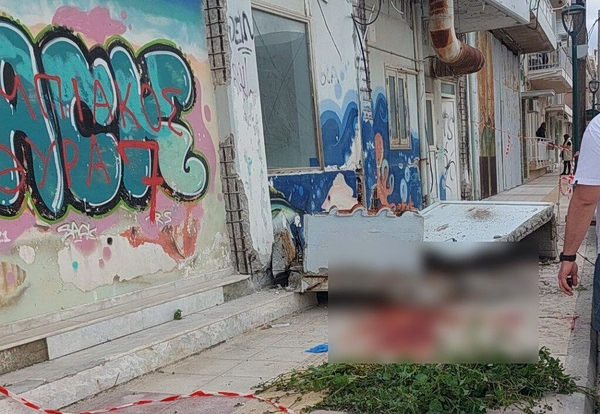 Κόρινθος: Πώς έγινε η αδιανόητη τραγωδία – Σοκάρουν οι εικόνες από το σημείο που καταπλακώθηκε η 43χρονη