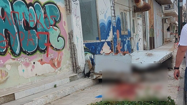 Κόρινθος: Πώς έγινε η αδιανόητη τραγωδία – Σοκάρουν οι εικόνες από το σημείο που καταπλακώθηκε η 43χρονη