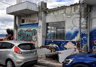 Κόρινθος: Συνελήφθη και ο μηχανικός για την κατάρρευση μπαλκονιού που σκότωσε 43χρονη – Άφαντη η ιδιοκτήτρια