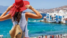 Tουρισμός: Η εκεχειρία έφερε κρατήσεις αλλά η αβεβαιότητα επανήλθε