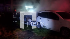 Εμπρησμός σε μάντρα ενοικιαζόμενων οχημάτων: Τι έδειξαν οι κάμερες ασφαλείας – Δύο οι δράστες