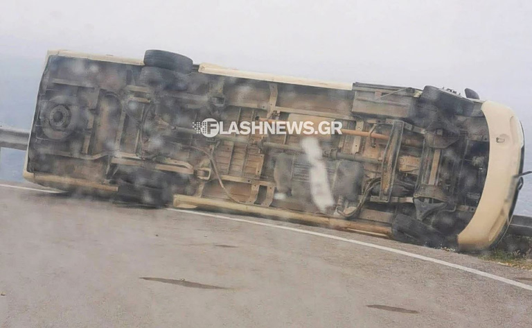 Χανιά: Ανετράπη λεωφορείο από τους ισχυρούς ανέμους