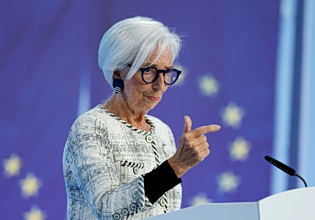 ΕΚΤ: Η καθησυχαστική Λαγκάρντ και οι φωνές για τις επιπτώσεις του πολέμου στη Μέση Ανατολή