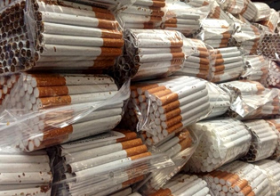 Από πολυτελή ακίνητα και ΙΧ μέχρι τάνκερ – Δέσμευση περιουσιακών στοιχείων στο κύκλωμα με τα λαθραία τσιγάρα