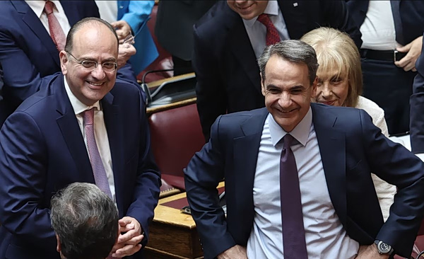 Μακάριος Λαζαρίδης: Το παρασκήνιο της παραίτησης