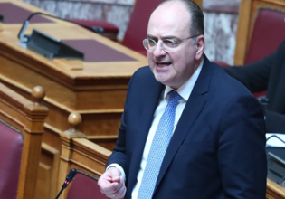 Λαζαρίδης: Συνεχίζεται η αντιπαράθεση κυβέρνησης – αντιπολίτευσης – «Ο πρωθυπουργός είχε ευθύνη»