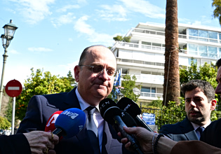 Κυβερνητική στήριξη στον Μακάριο Λαζαρίδη και… η κοινωνία ο τελικός κριτής