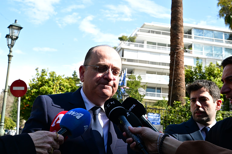 Κυβερνητική στήριξη στον Μακάριο Λαζαρίδη και… τελικός κριτής η κοινωνία