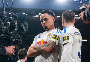 Γιουνάιτεντ – Λιντς 1-2: Ήττα – σοκ για τη Μάντσεστερ από τα «παγώνια»