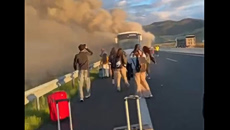 Καρδίτσα: Σκηνές πανικού σε λεωφορείο του ΚΤΕΛ γεμάτο επιβάτες που έπιασε φωτιά στην εθνική οδό