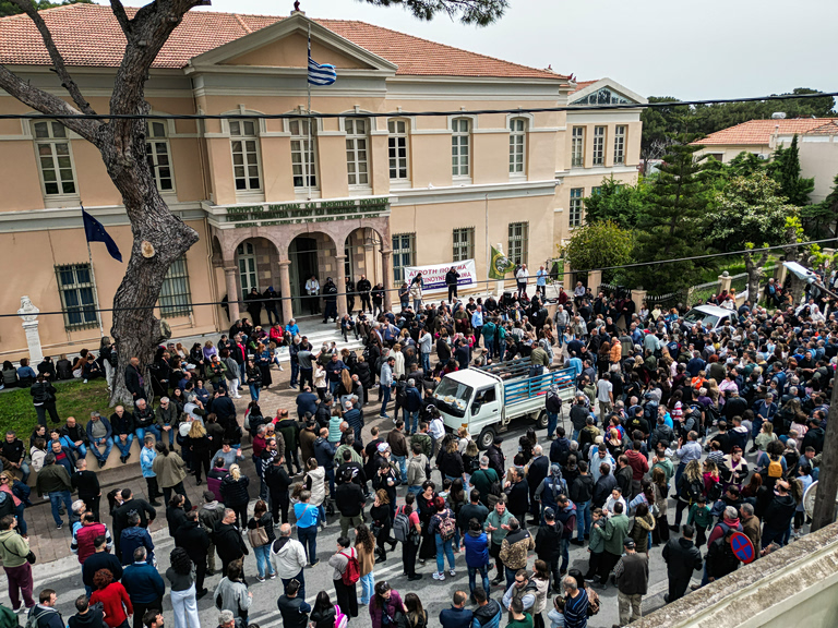 Λέσβος: Βράζει το νησί με τις επιπτώσεις του αφθώδους πυρετού – Κρίσιμο ραντεβού με Σχοινά για τους κτηνοτρόφους