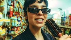 Lolita Cercel: Γιατί μια εικονική ΑΙ τραγουδίστρια έχει εξοργίσει τους Ρομά