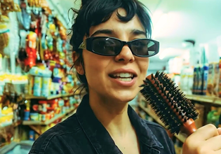 Lolita Cercel: Γιατί μια εικονική ΑΙ τραγουδίστρια έχει εξοργίσει τους Ρομά