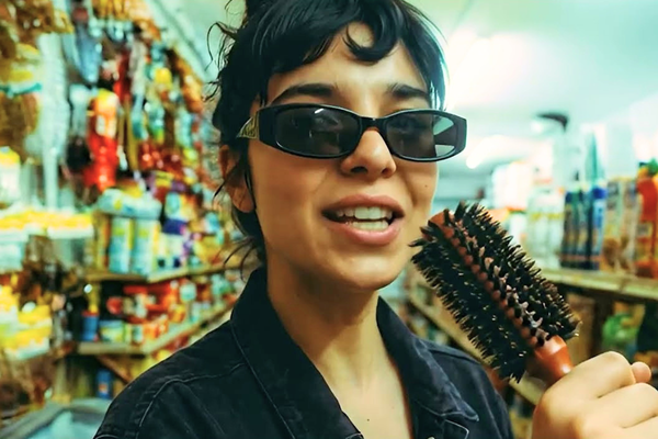 Lolita Cercel: Γιατί μια εικονική ΑΙ τραγουδίστρια έχει εξοργίσει τους Ρομά