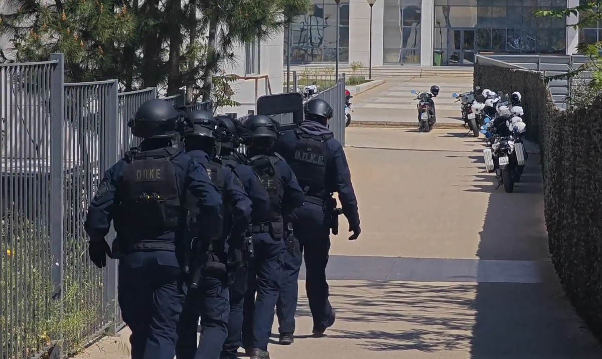 Σοβαρά κενά ασφάλειας και ελλιπή μέτρα αποκάλυψε η ένοπλη δράση του 89χρονου στο κέντρο της Αθήνας