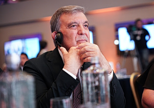 Αμπντουλάχ Γκιουλ: Να αποσύρουμε από κοινού 12 μίλια και casus belli