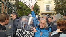 Βασίλης Μάγγος: Αρχίζει η δίκη των αστυνομικών για τον ξυλοδαρμό και τα βασανιστήρια – «Να μη φιμωθεί η φωνή μας»