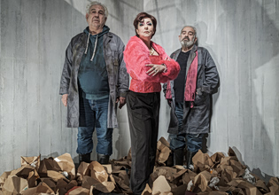 Η Ζέτη Φίτσιου μάς συστήνει τους «Από Κάτω», λίγες ώρες πριν από την πρεμιέρα τους στο θέατρο Auditorium