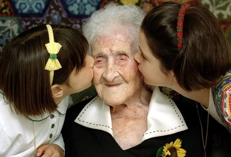 Ζωή μέχρι τα 100; – Ποιος καθορίζει πραγματικά πόσο θα ζήσουμε;