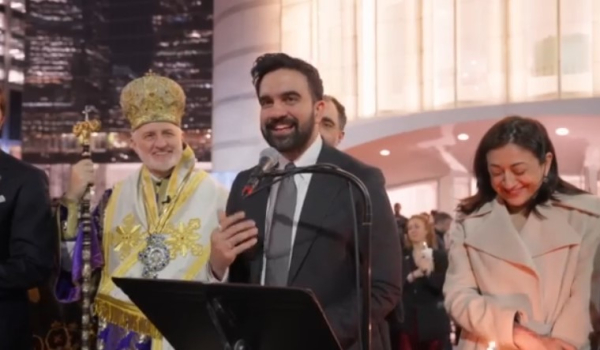 Νέα Υόρκη: Ο δήμαρχος Μαμντάνι ευχήθηκε «καλή Ανάσταση» στα ελληνικά και κέρδισε τις εντυπώσεις