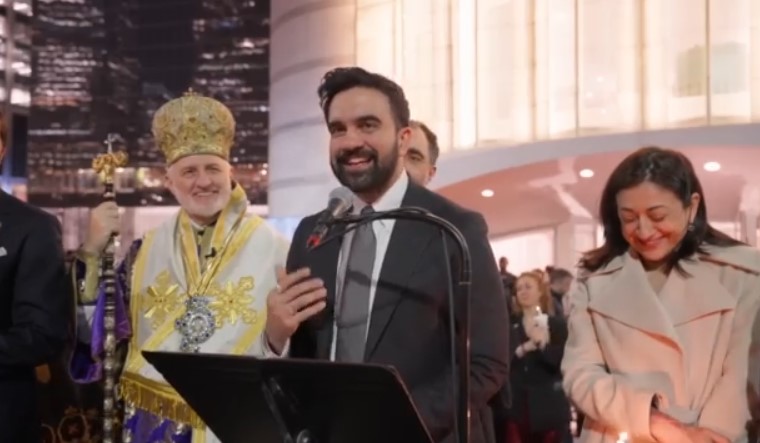 Νέα Υόρκη: Ο δήμαρχος Μαμντάνι ευχήθηκε «καλή Ανάσταση» στα ελληνικά και κέρδισε τις εντυπώσεις