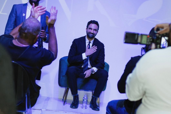 Ζοράν Μαμντάνι: Σνομπάρει Γουίντουρ και Μπέζος με ηχηρό όχι στο Met Gala – Ρίχνει το γάντι στην ελίτ