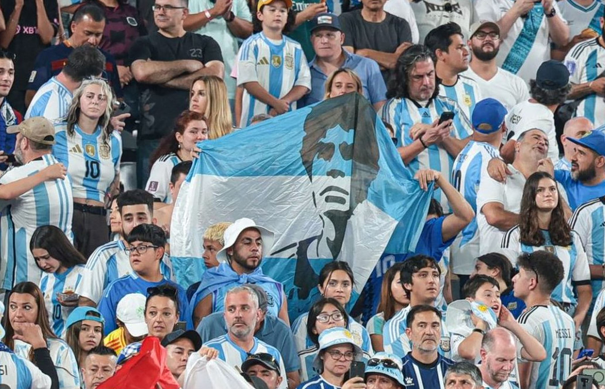 Θάνατος Μαραντόνα: Ξεκίνησε ξανά η δίκη – «Ανεπαρκής και πρόχειρη» η νοσηλεία του σύμφωνα με τον Εισαγγελέα