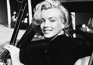 Η συλλεκτική Mercedes-Benz 170 S που οδηγούσε η Μέριλιν Μονρόε στην Ελλάδα βγαίνει στο σφυρί