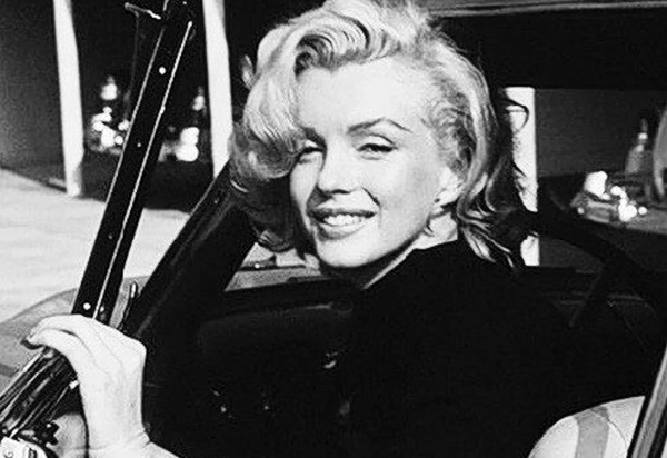 Η συλλεκτική Mercedes-Benz 170 S που οδηγούσε η Μέριλιν Μονρόε στην Ελλάδα βγαίνει στο σφυρί